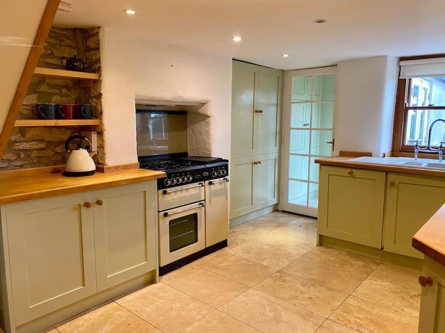 Cotswold Home Over 4 Floors - Perfect For Families Friends Contractors Chipping Norton Bagian luar foto