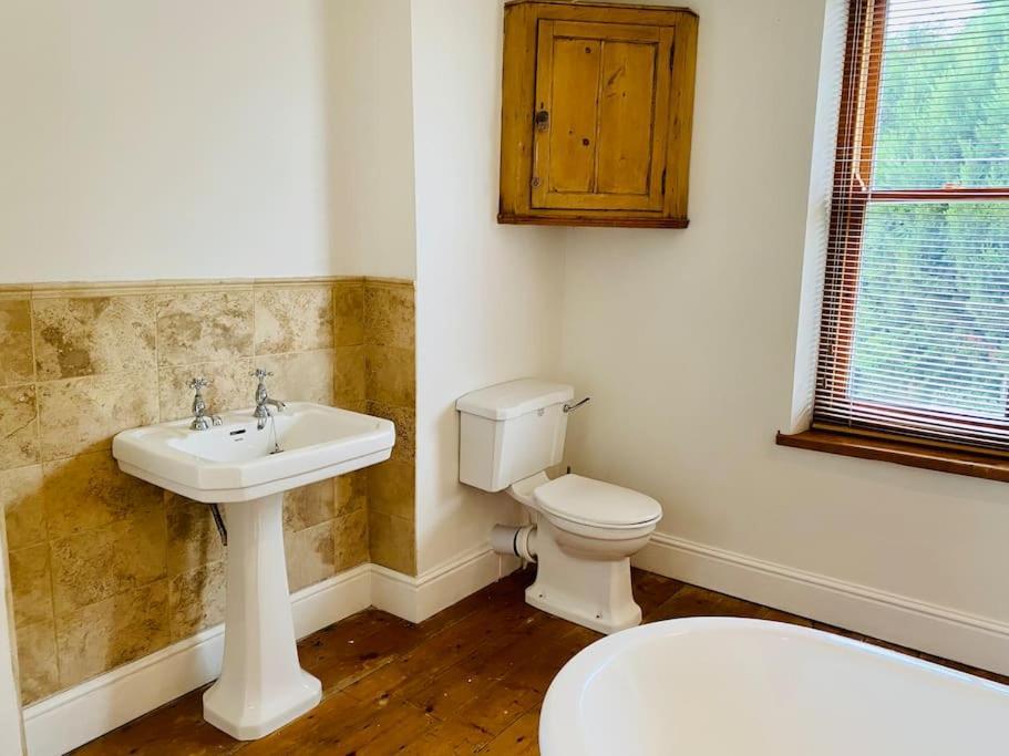 Cotswold Home Over 4 Floors - Perfect For Families Friends Contractors Chipping Norton Bagian luar foto